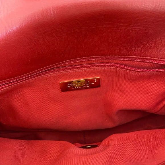 uthentic CHANEL Goatskin Quilted LARGE Chanel 19 Flap in Dark Red - Picture 5 of 7